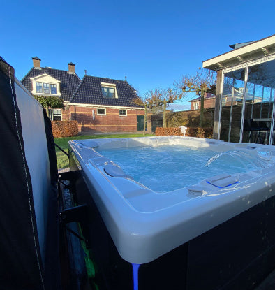 HotSpring Spa Highlife Envoy in Zwaag
