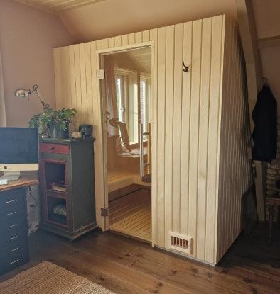 Sauna onder schuin dak te leiden