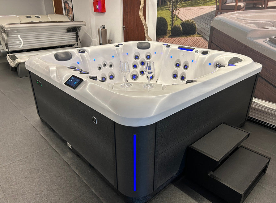 Platinum Spas Luxury Portofino<br> (66 Jets / 1 Lounge)