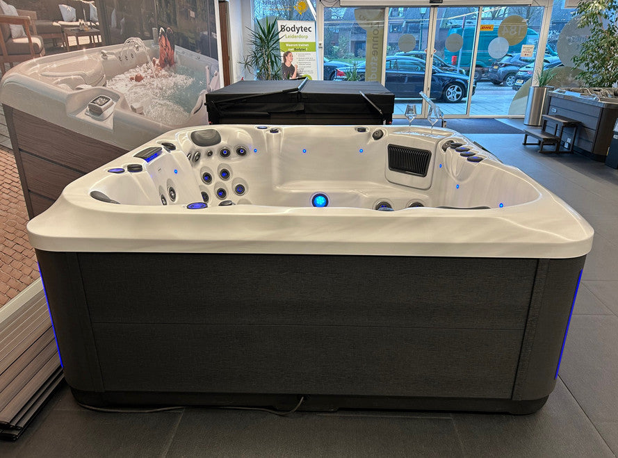 Platinum Spas Luxury Portofino<br> (66 Jets / 1 Lounge)