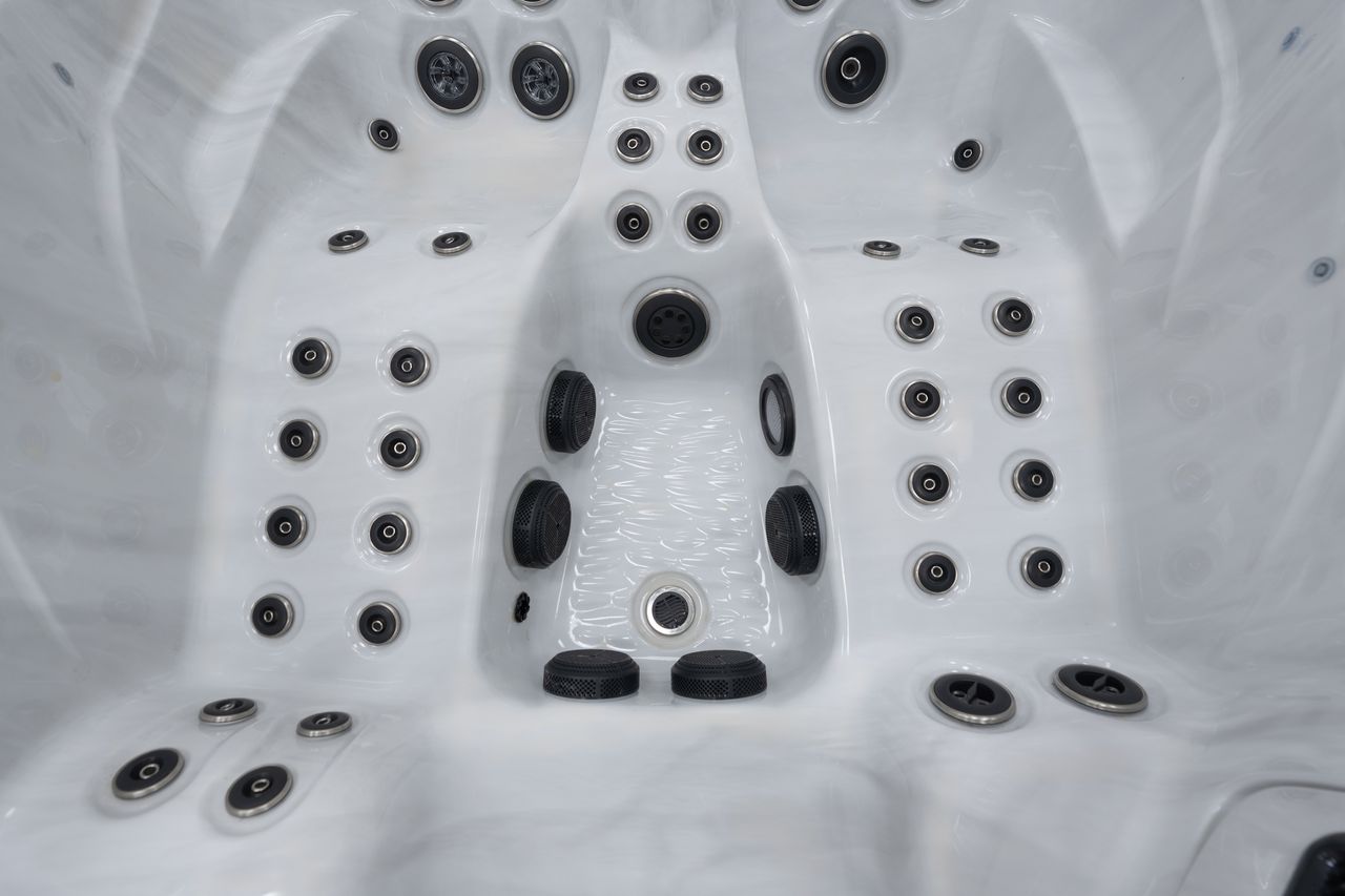Platinum Spas Premium Topaz <br/> (64 jets / 2 lounge)