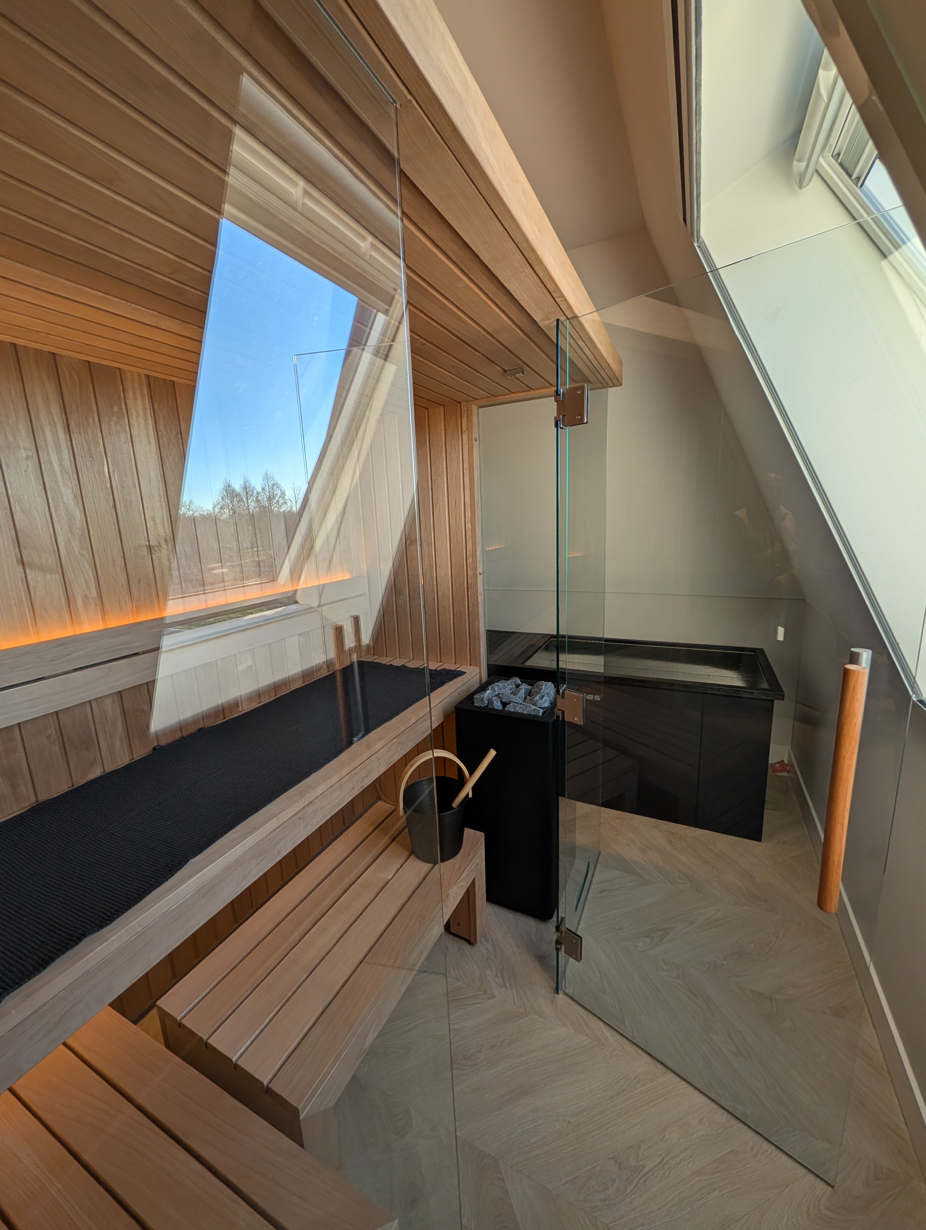 Auroom Maatwerk Sauna en Chill Tub te Utrecht