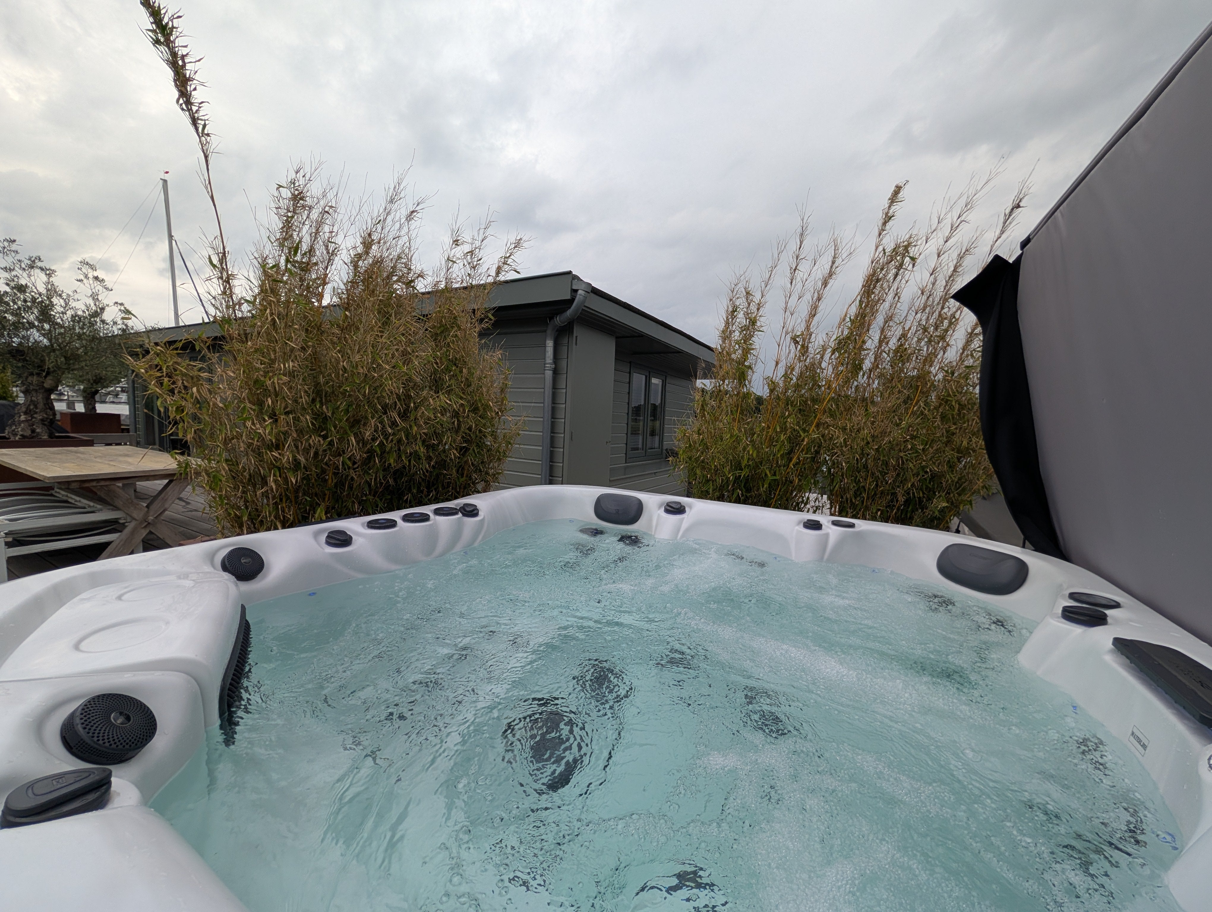 Platinum Spa Luxury Positano te Kagerplassen (woonboot)
