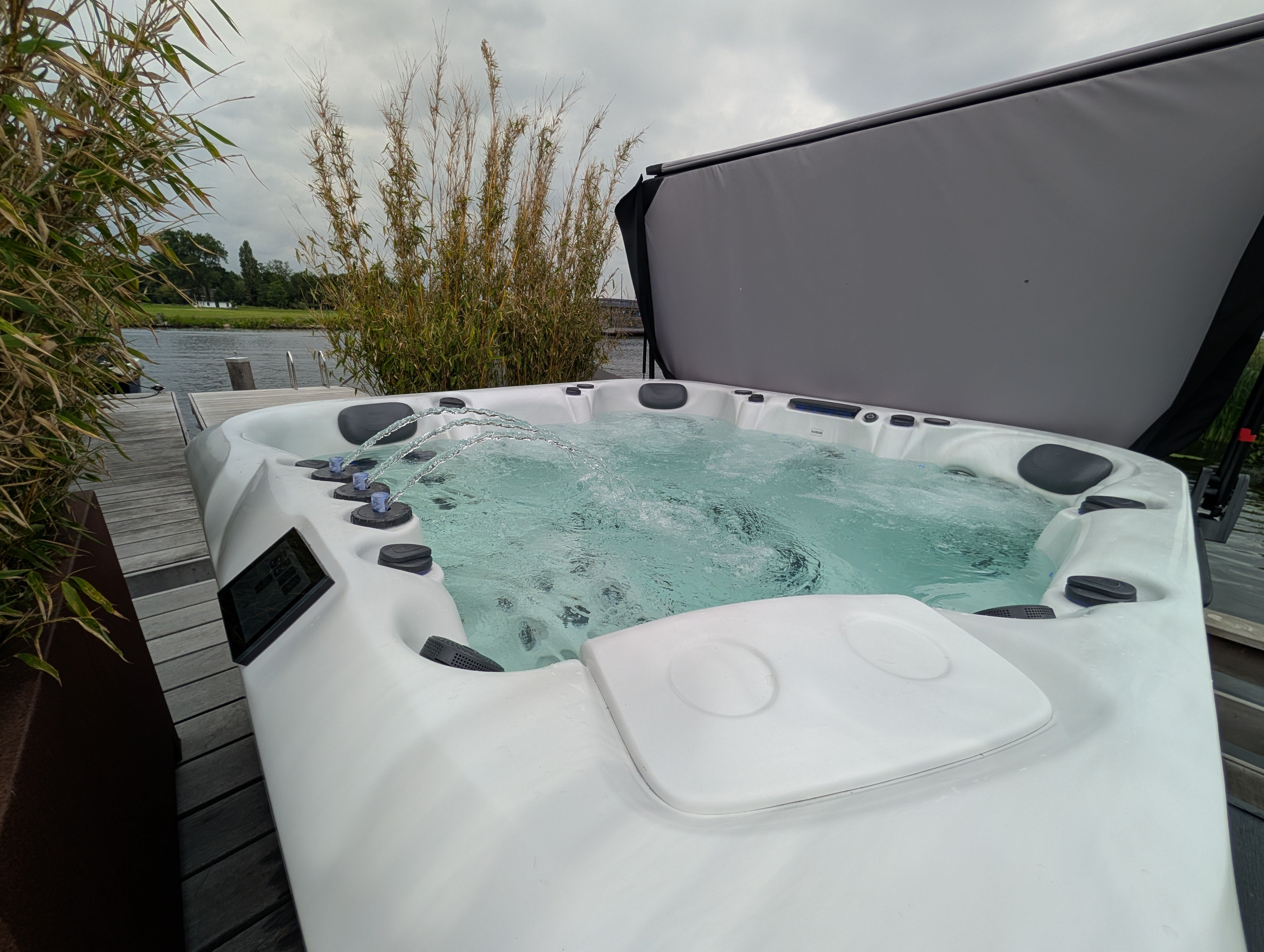 Platinum Spa Luxury Positano te Kagerplassen (woonboot)
