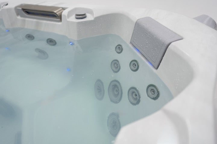 Aquasolus Solstice HotTub