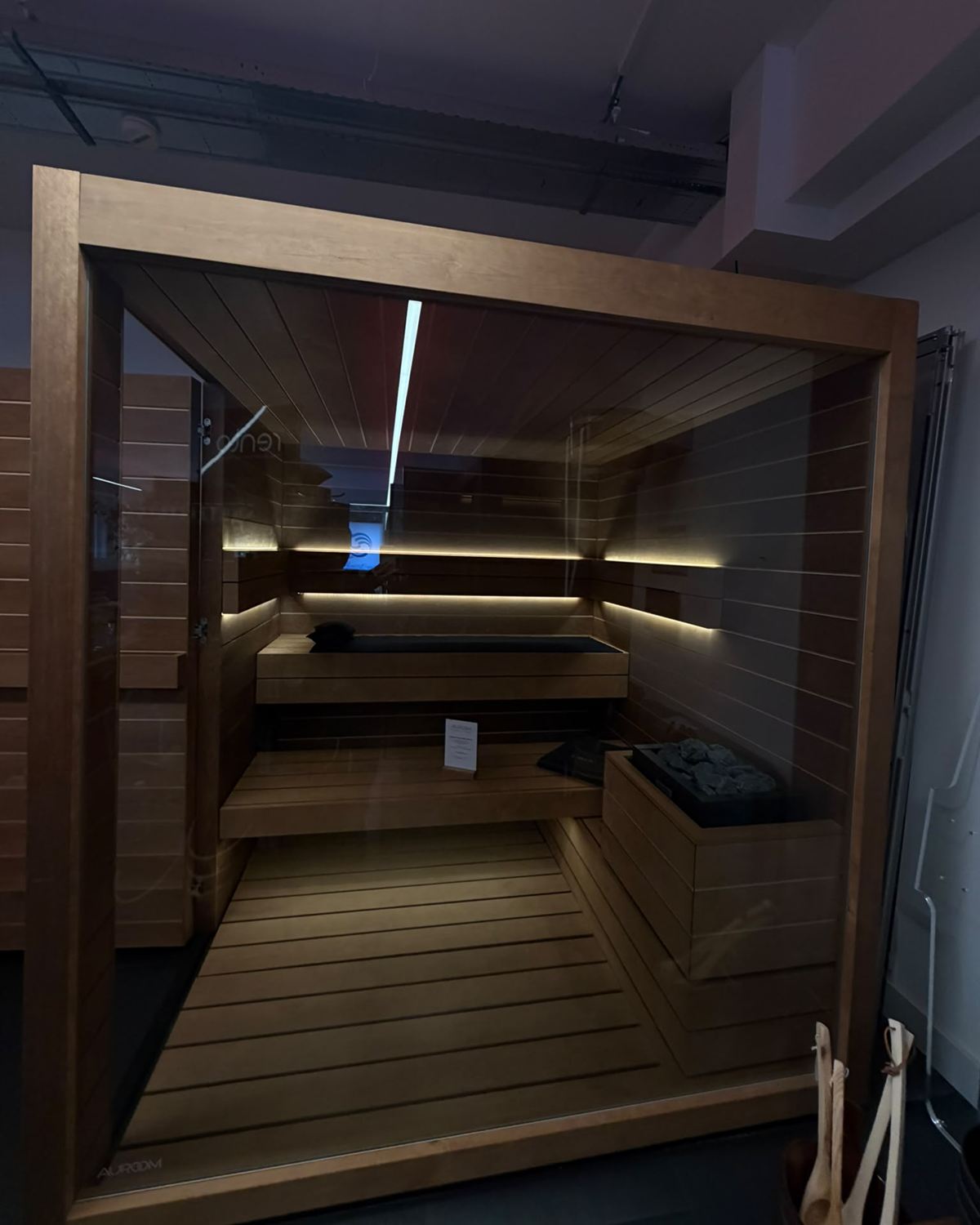 Auroom Lumina design sauna in de showroom in Leiderdorp