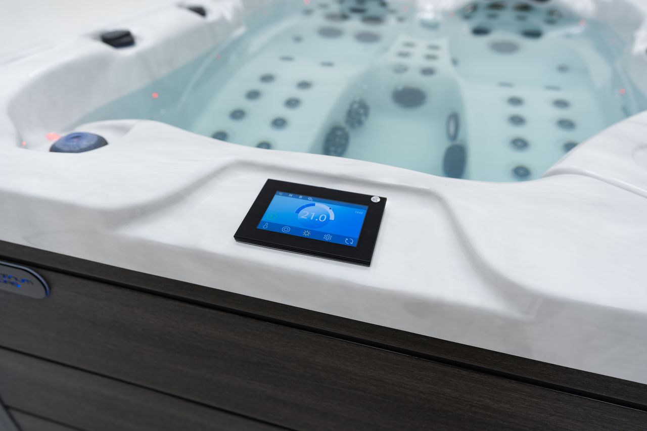 Platinum Spas Premium Topaz <br/> (64 jets / 2 lounge)