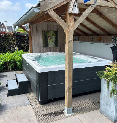 HotSpring Spa Highlife Envoy te Hendrik Ido Ambacht