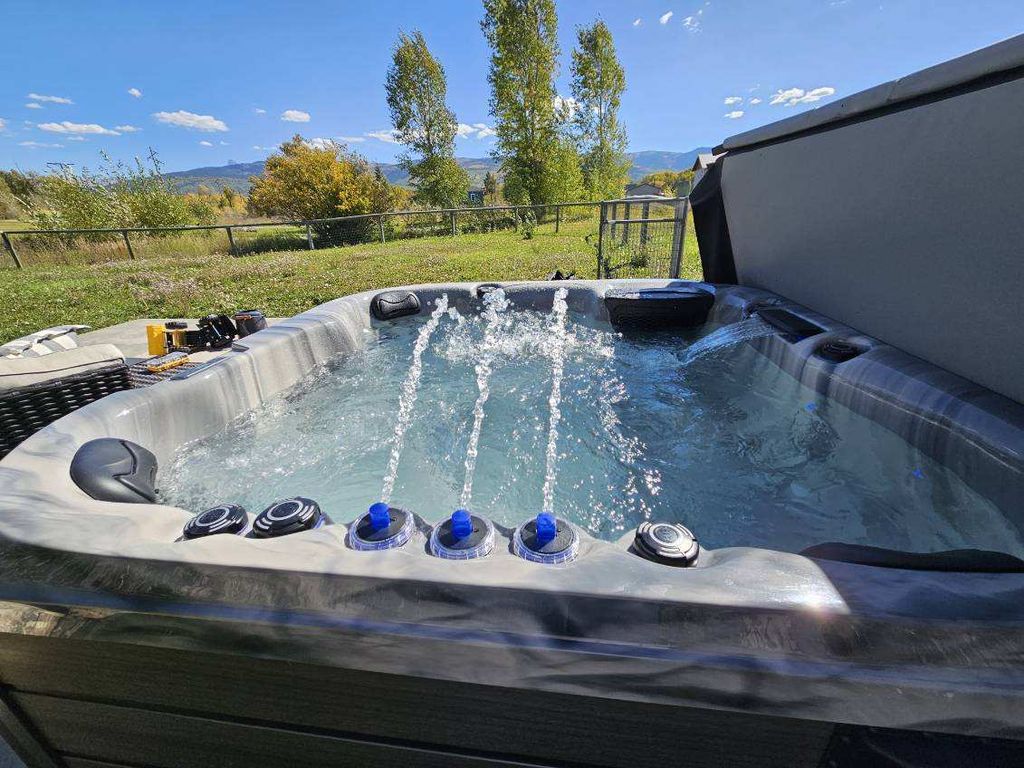 Platinum Spas Holiday Let 5 <br/> (40 jets / 1 lounge)
