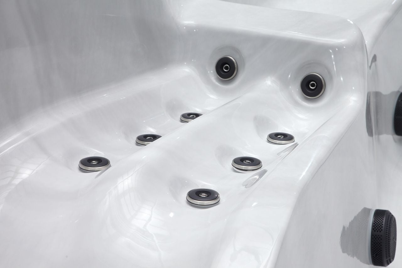 Platinum Swimspas Titan <br/> (38 jets / 1 lounge)